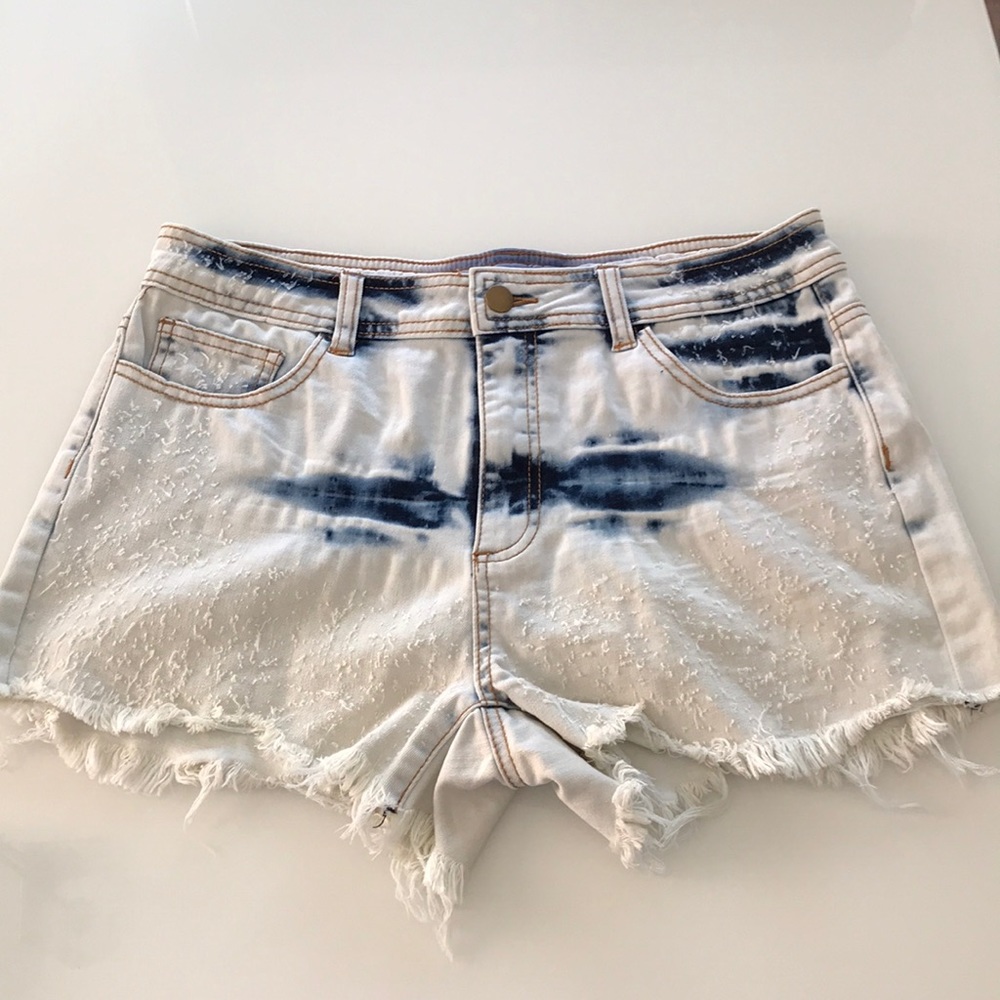 Litz bleached, distressed cut off shorts.